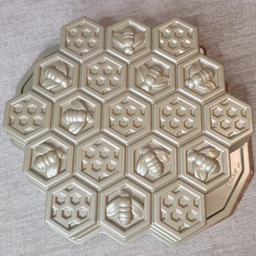 Nordic Ware Pull‎ Apart Beehive Bee Hive Honeycomb Cake Pan Williams Sonoma NEW
